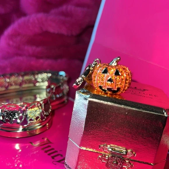 Authentic Juicy Couture pave pumpkin charm!🎃 RARE - Picture 2 of 8
